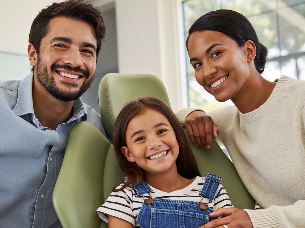 Familia protegida con seguro dental en Georgia